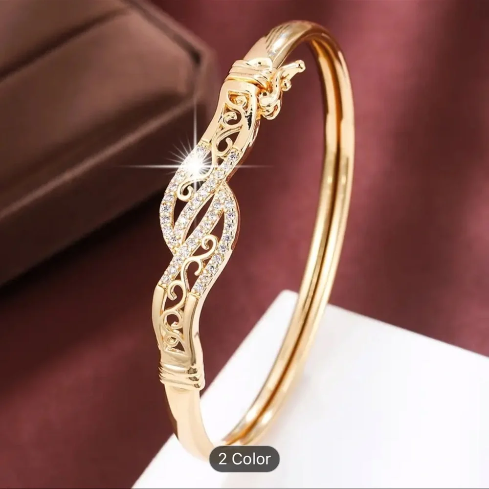Elegant 18K Golden Plated Copper Bracelet for Women, Vintage-Inspired Luxury - Picture 3 of 6
